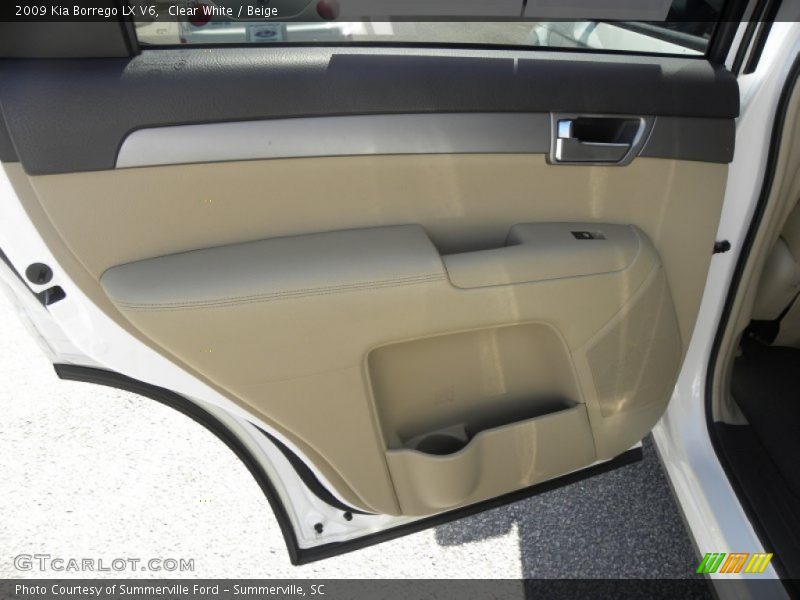 Clear White / Beige 2009 Kia Borrego LX V6