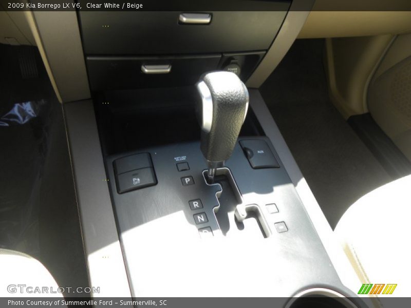 Clear White / Beige 2009 Kia Borrego LX V6