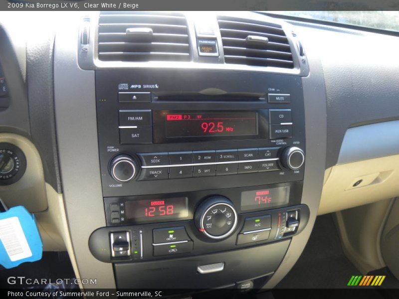 Clear White / Beige 2009 Kia Borrego LX V6
