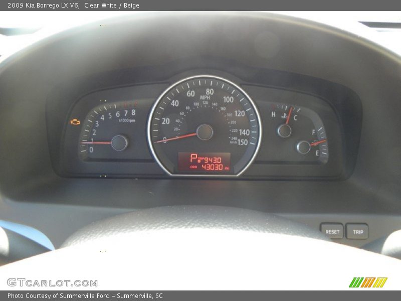 Clear White / Beige 2009 Kia Borrego LX V6