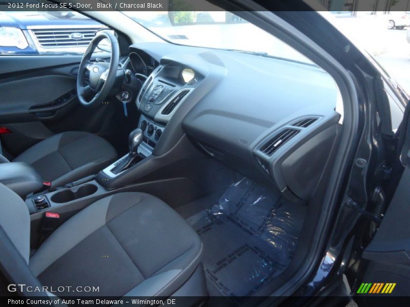 Black / Charcoal Black 2012 Ford Focus SE 5-Door