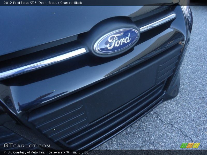 Black / Charcoal Black 2012 Ford Focus SE 5-Door