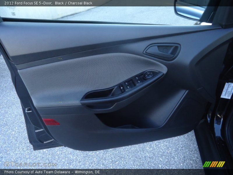 Black / Charcoal Black 2012 Ford Focus SE 5-Door