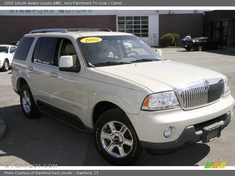 Ivory Parchment Tri-Coat / Camel 2005 Lincoln Aviator Luxury AWD