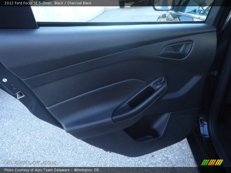 Black / Charcoal Black 2012 Ford Focus SE 5-Door