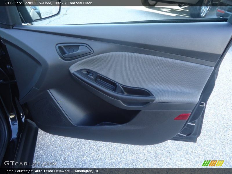 Black / Charcoal Black 2012 Ford Focus SE 5-Door