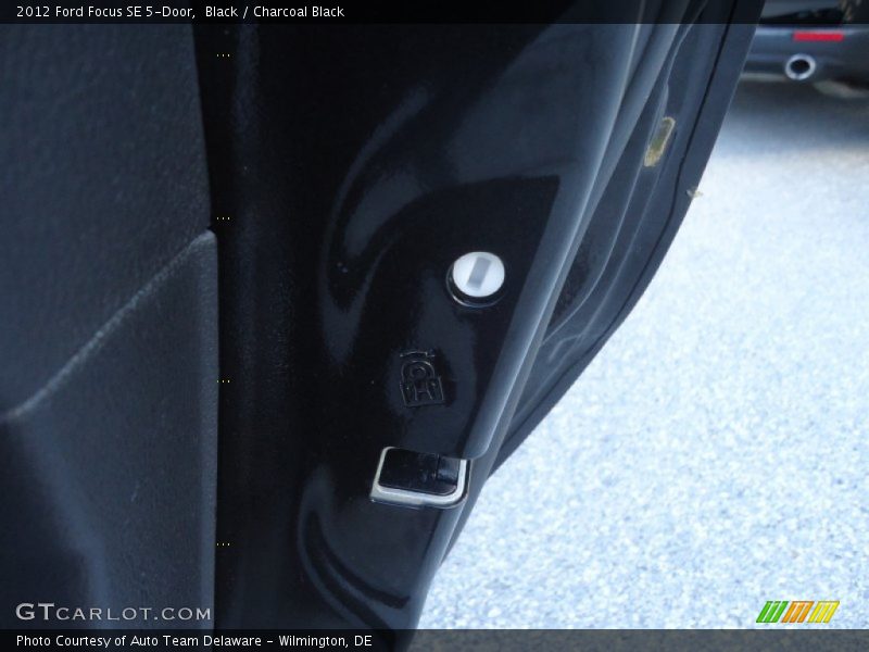 Black / Charcoal Black 2012 Ford Focus SE 5-Door