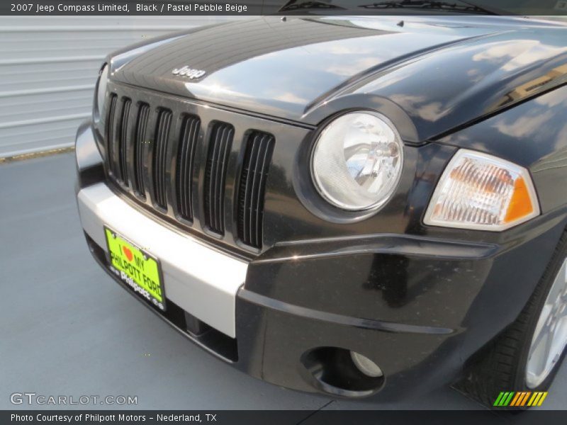 Black / Pastel Pebble Beige 2007 Jeep Compass Limited