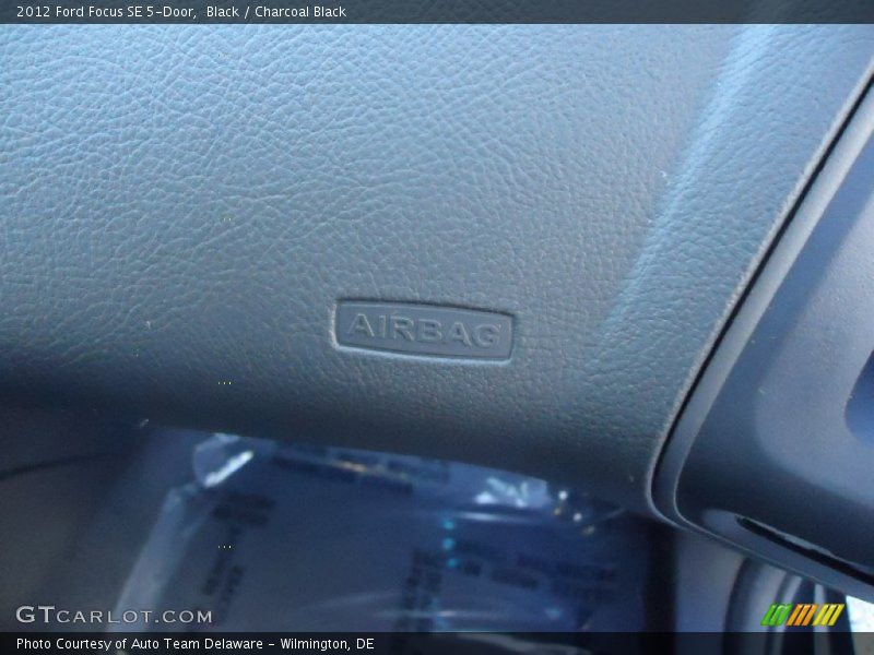 Black / Charcoal Black 2012 Ford Focus SE 5-Door