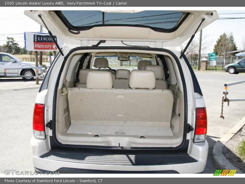 Ivory Parchment Tri-Coat / Camel 2005 Lincoln Aviator Luxury AWD