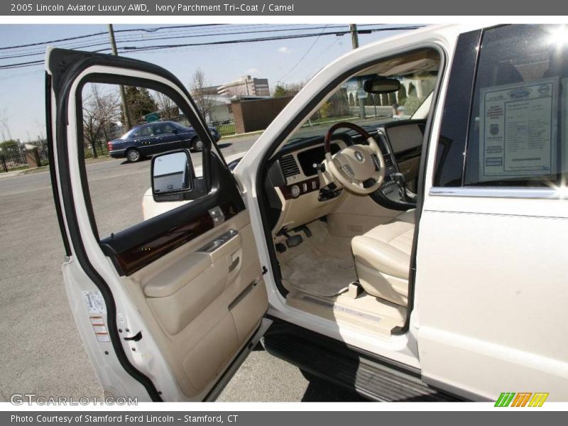 Ivory Parchment Tri-Coat / Camel 2005 Lincoln Aviator Luxury AWD
