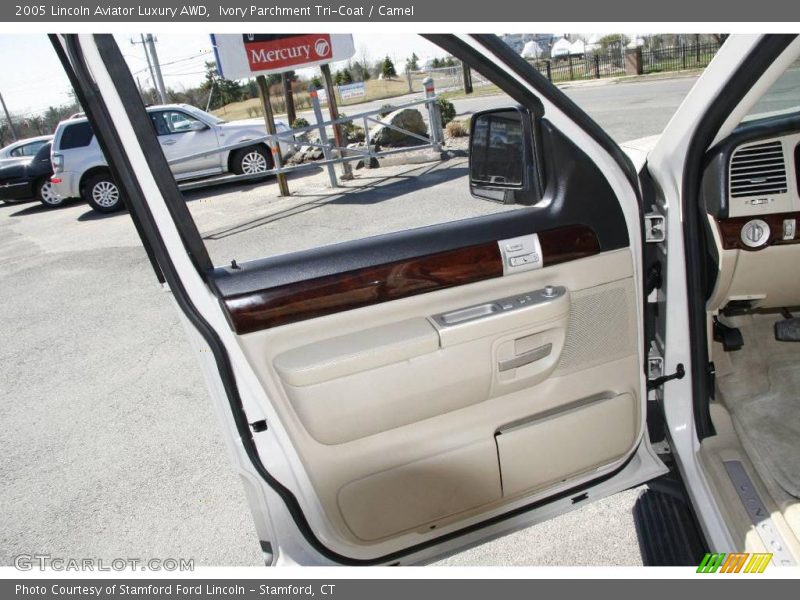 Ivory Parchment Tri-Coat / Camel 2005 Lincoln Aviator Luxury AWD