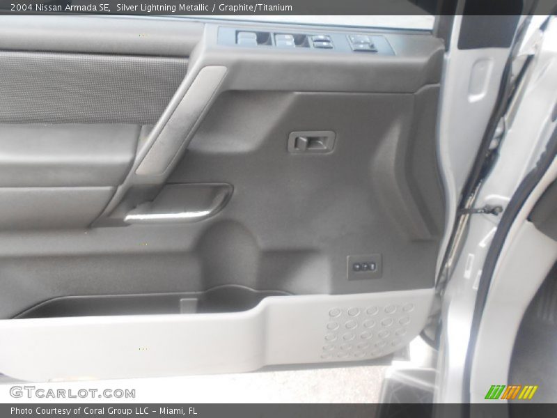 Silver Lightning Metallic / Graphite/Titanium 2004 Nissan Armada SE