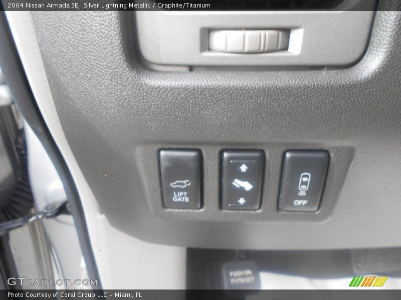 Silver Lightning Metallic / Graphite/Titanium 2004 Nissan Armada SE