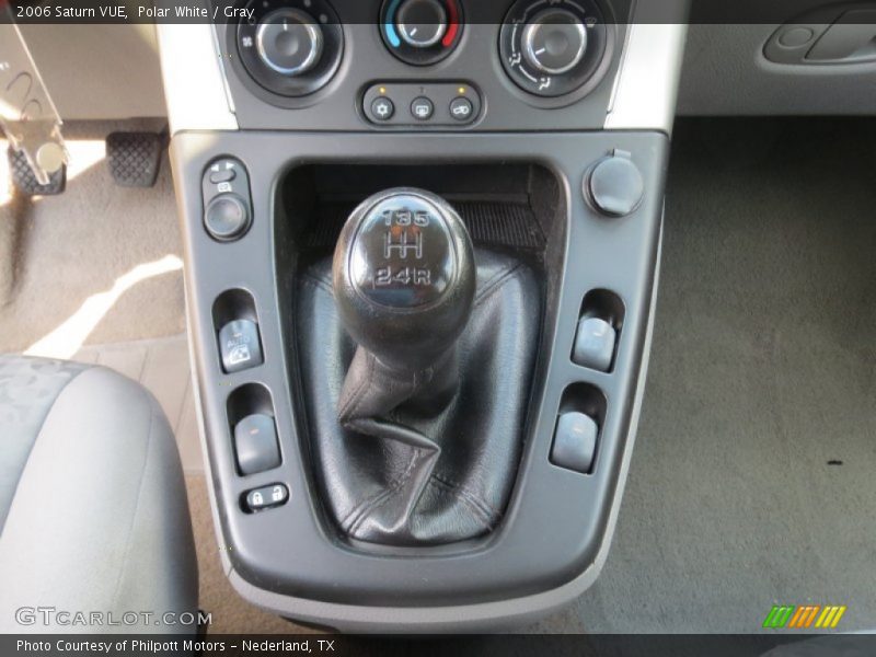 Polar White / Gray 2006 Saturn VUE