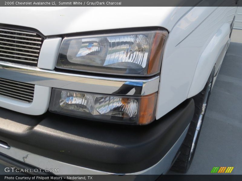 Summit White / Gray/Dark Charcoal 2006 Chevrolet Avalanche LS