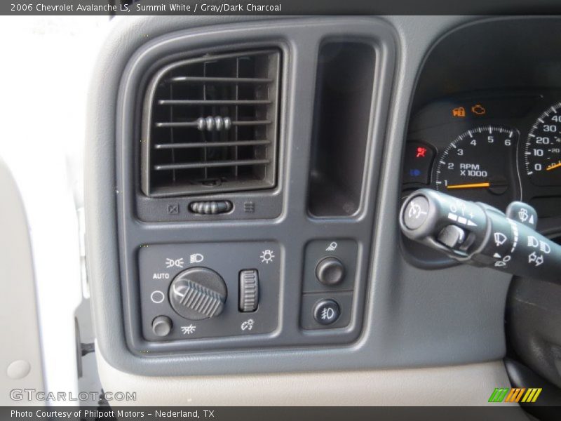 Summit White / Gray/Dark Charcoal 2006 Chevrolet Avalanche LS