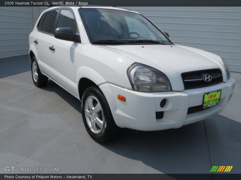 Nordic White / Beige 2005 Hyundai Tucson GL