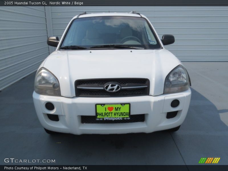 Nordic White / Beige 2005 Hyundai Tucson GL