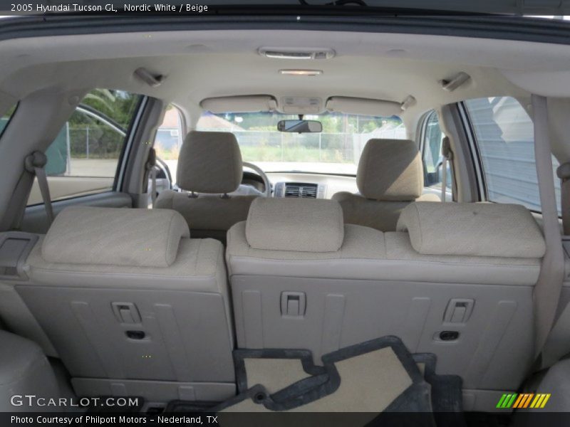 Nordic White / Beige 2005 Hyundai Tucson GL