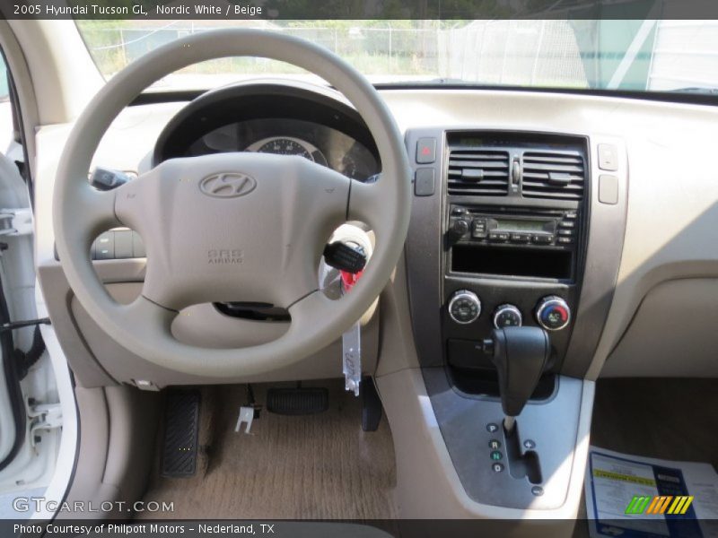 Nordic White / Beige 2005 Hyundai Tucson GL