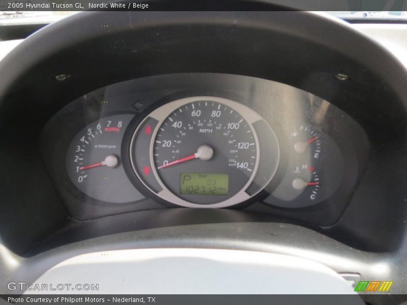 Nordic White / Beige 2005 Hyundai Tucson GL