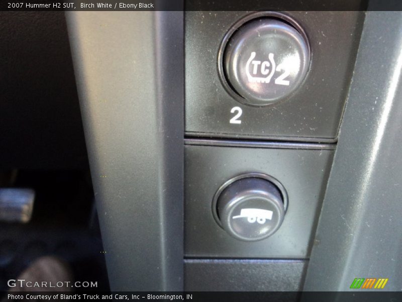 Birch White / Ebony Black 2007 Hummer H2 SUT