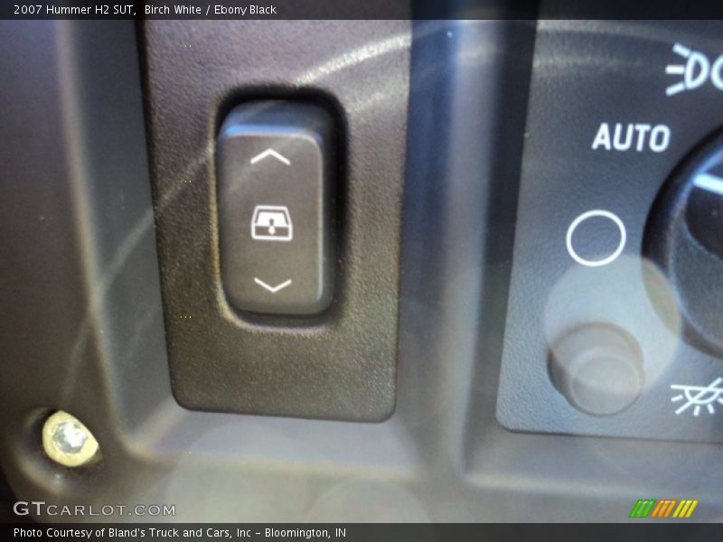 Birch White / Ebony Black 2007 Hummer H2 SUT