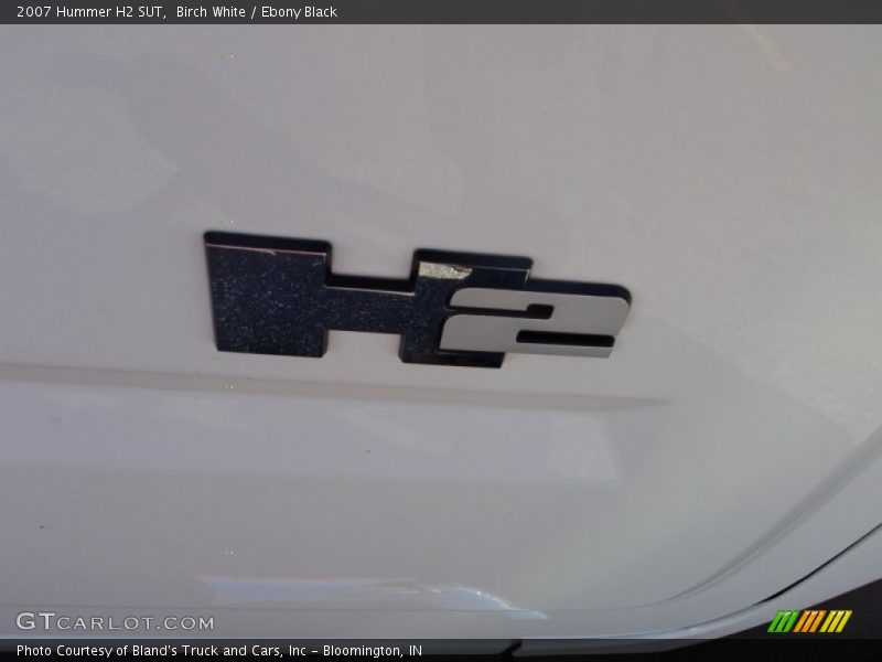 Birch White / Ebony Black 2007 Hummer H2 SUT