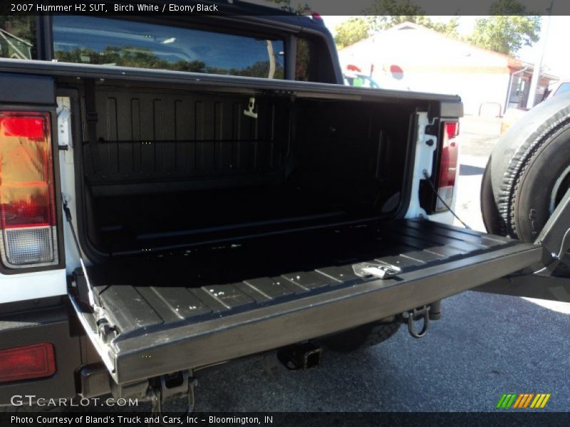 Birch White / Ebony Black 2007 Hummer H2 SUT