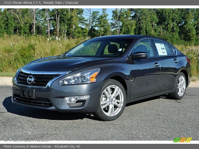 Front 3/4 View of 2013 Altima 3.5 S