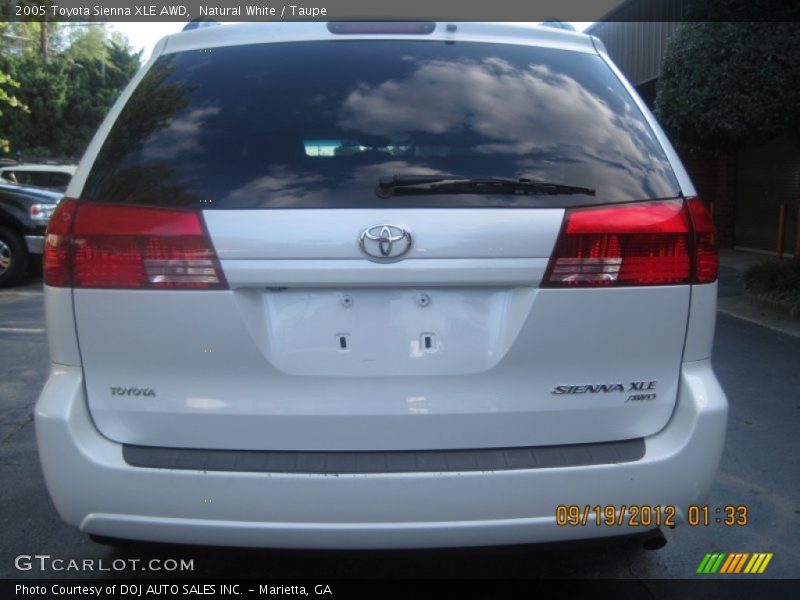 Natural White / Taupe 2005 Toyota Sienna XLE AWD
