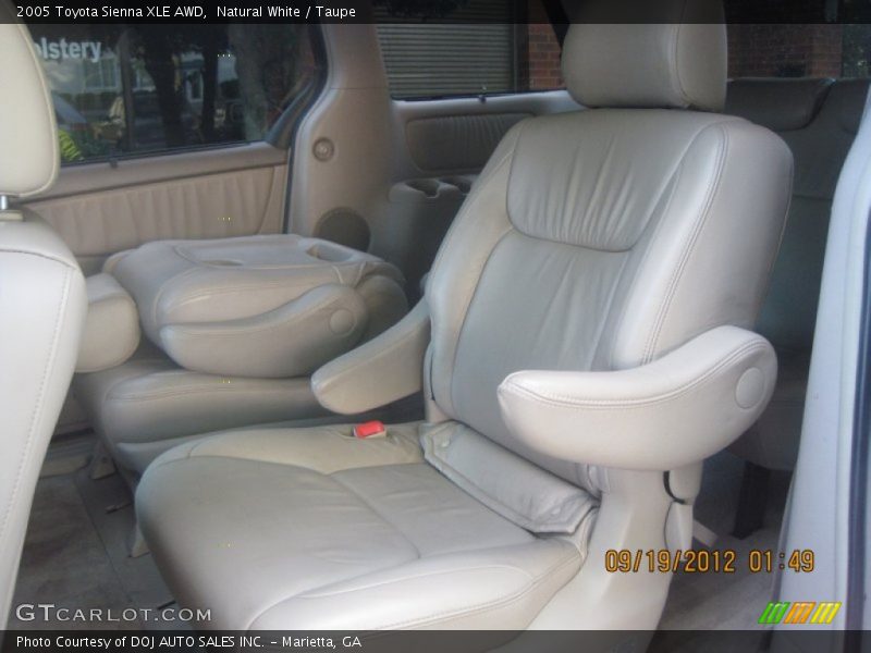 Natural White / Taupe 2005 Toyota Sienna XLE AWD