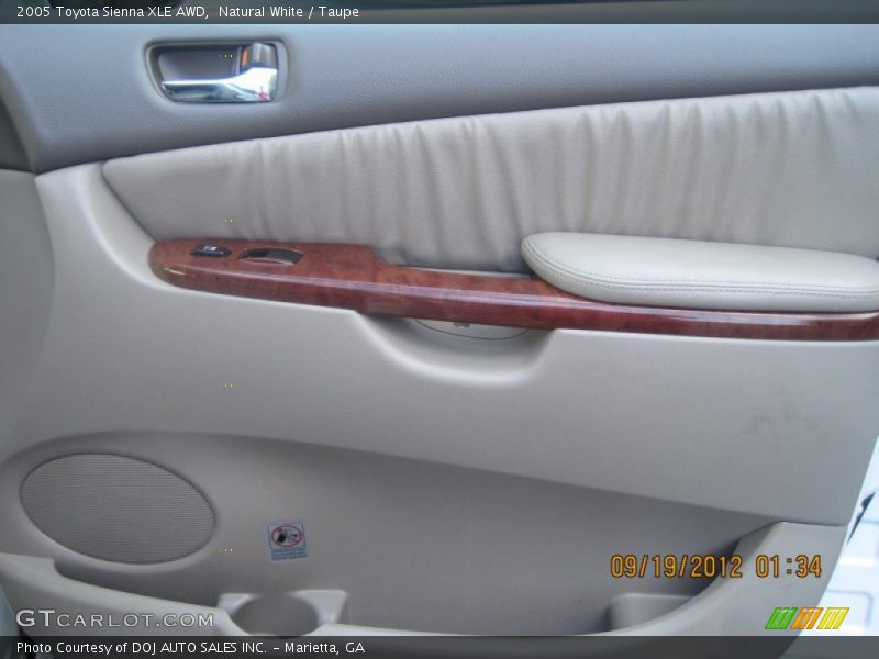 Natural White / Taupe 2005 Toyota Sienna XLE AWD