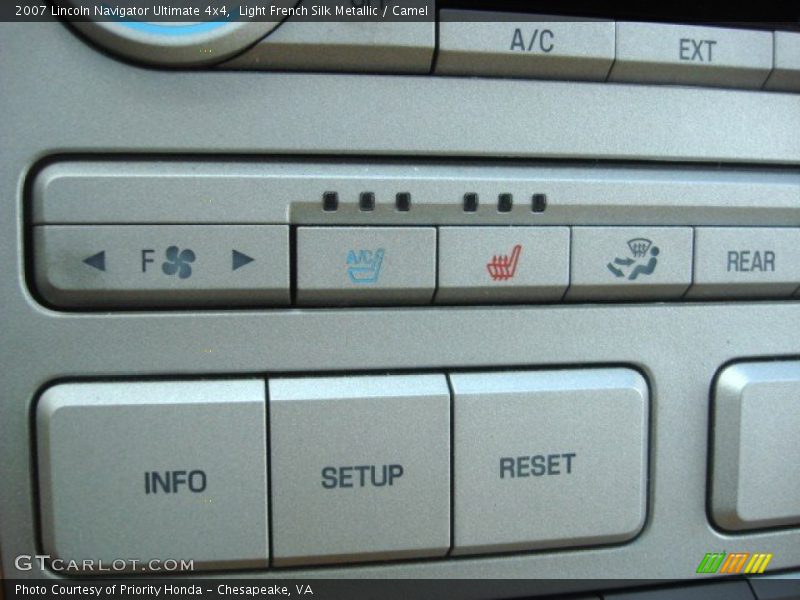 Controls of 2007 Navigator Ultimate 4x4