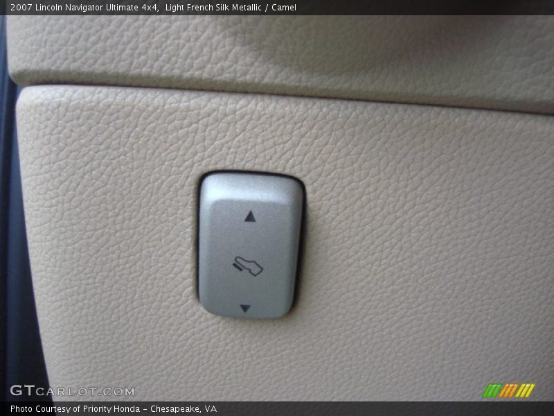 Controls of 2007 Navigator Ultimate 4x4