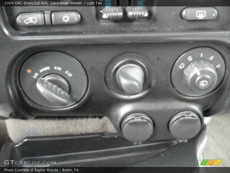 Sand Beige Metallic / Light Tan 2004 GMC Envoy SLE 4x4