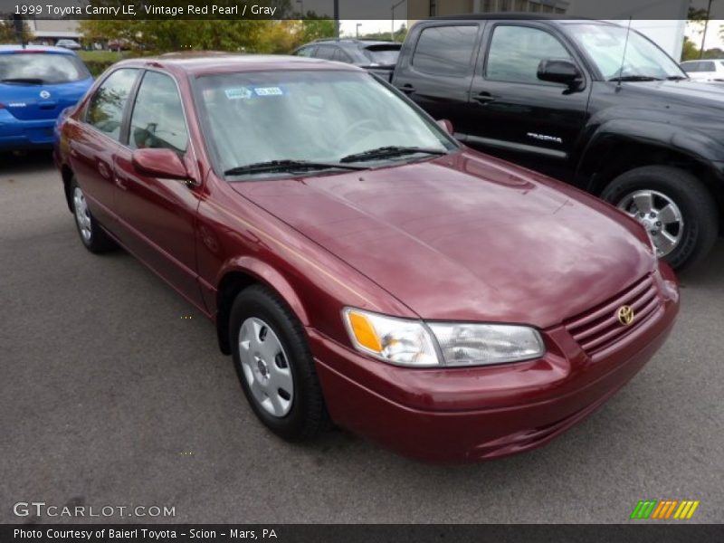Front 3/4 View of 1999 Camry LE