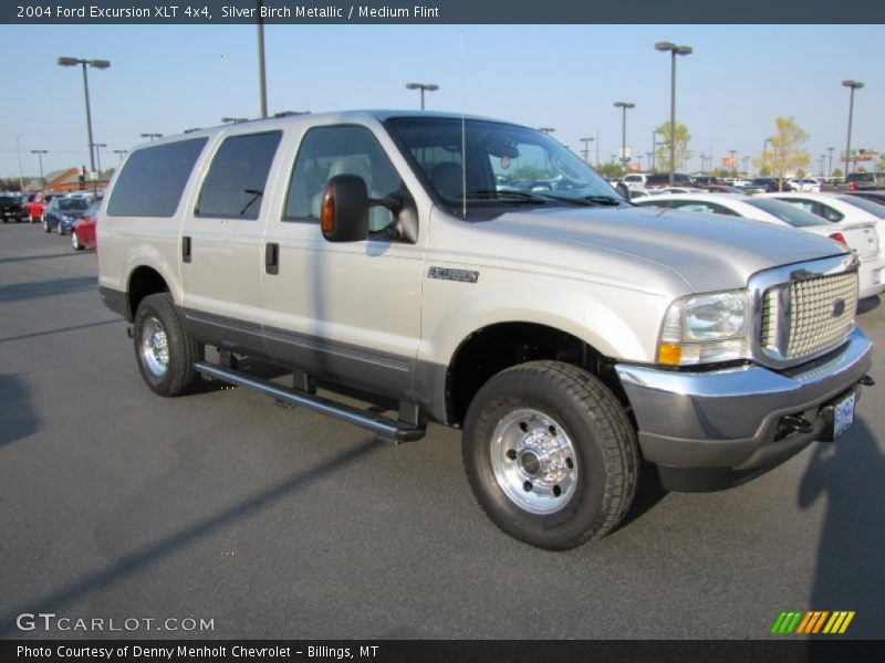 Front 3/4 View of 2004 Excursion XLT 4x4
