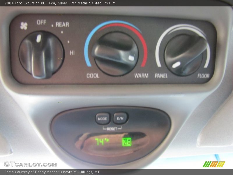 Controls of 2004 Excursion XLT 4x4