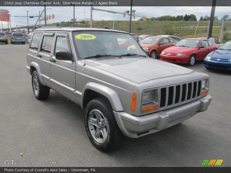 Front 3/4 View of 2000 Cherokee Classic 4x4