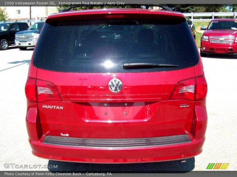 Pomegranate Red Metallic / Aero Grey 2009 Volkswagen Routan SEL