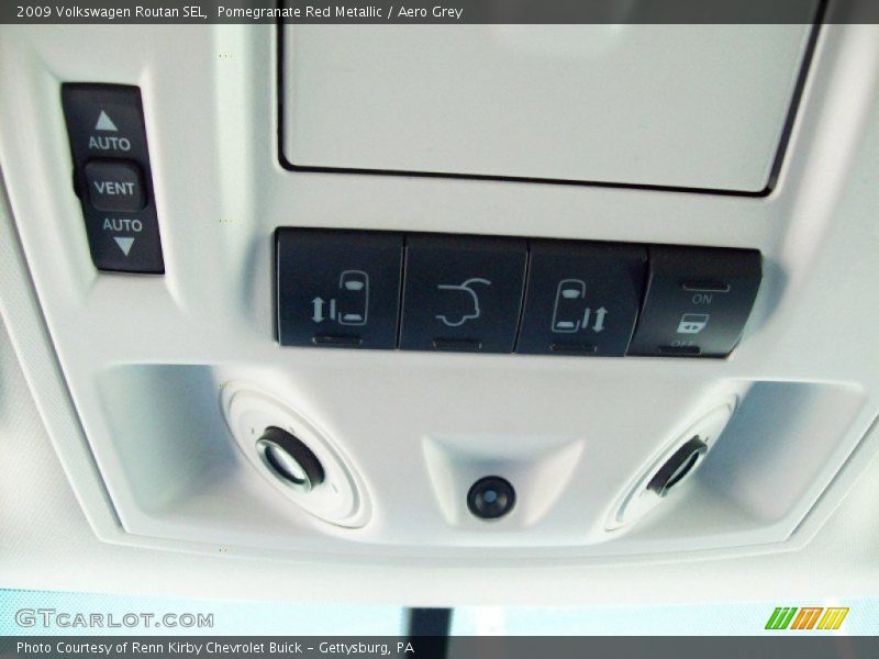 Pomegranate Red Metallic / Aero Grey 2009 Volkswagen Routan SEL
