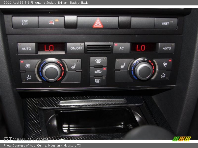 Controls of 2011 S6 5.2 FSI quattro Sedan