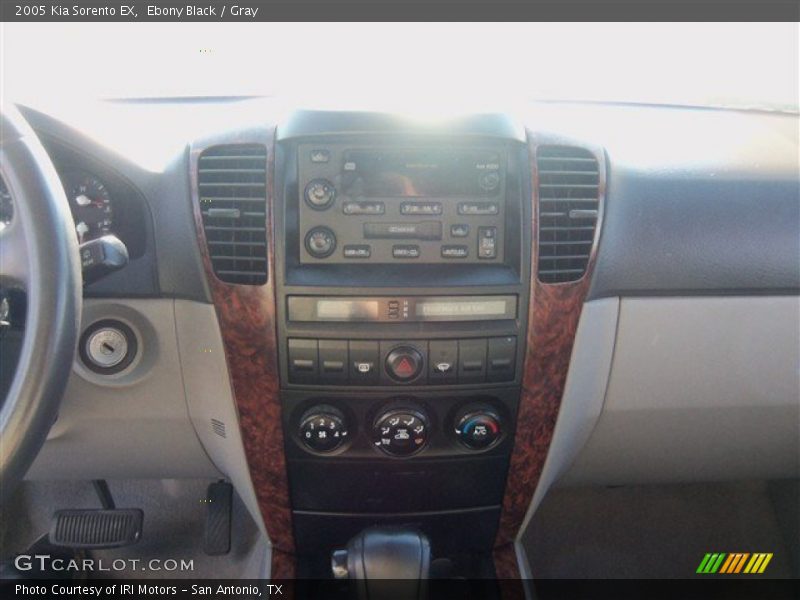 Ebony Black / Gray 2005 Kia Sorento EX
