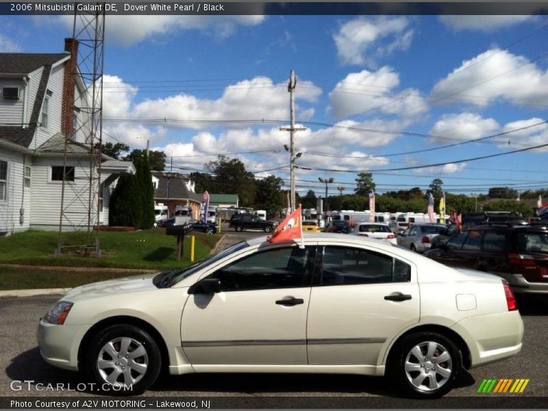 Dover White Pearl / Black 2006 Mitsubishi Galant DE