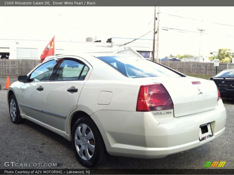 Dover White Pearl / Black 2006 Mitsubishi Galant DE