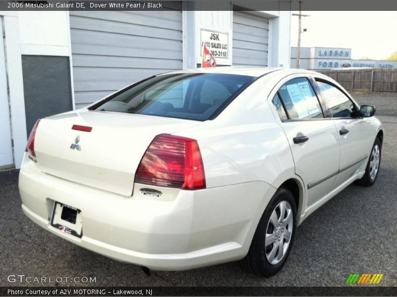 Dover White Pearl / Black 2006 Mitsubishi Galant DE