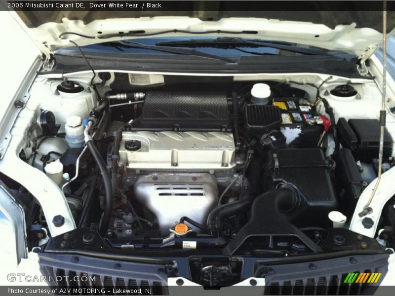 Dover White Pearl / Black 2006 Mitsubishi Galant DE