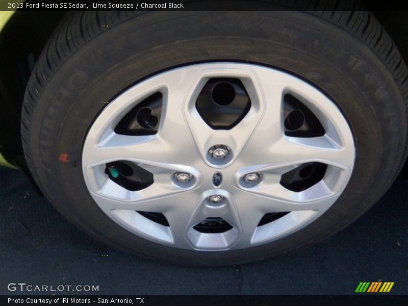 Lime Squeeze / Charcoal Black 2013 Ford Fiesta SE Sedan